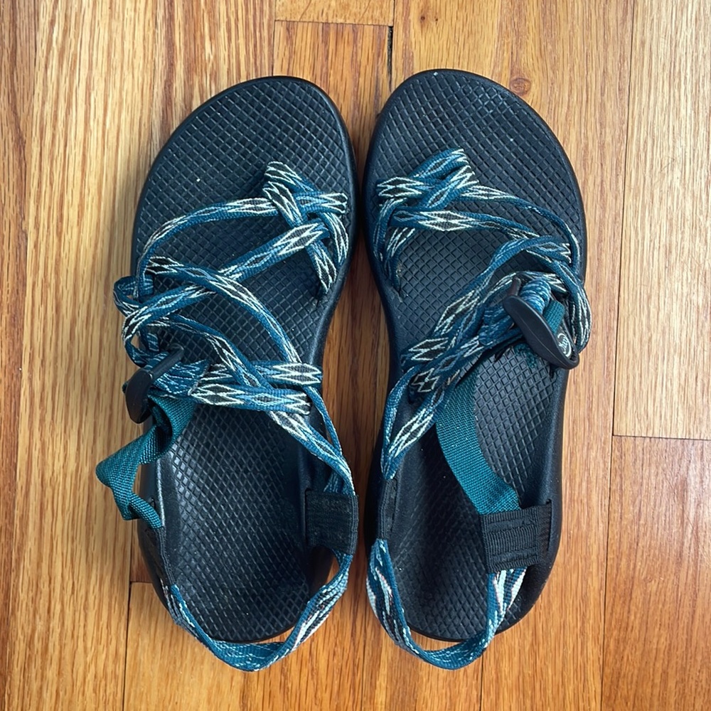 Women’s chacos size 8